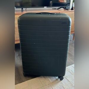 Away Luggage Large suitcase in Dark Green